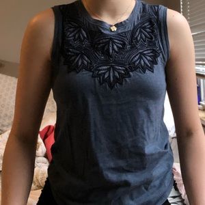 Gap Navy blue embroidered tank XS